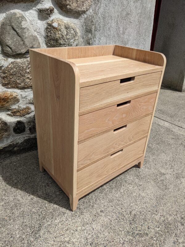Oak chest of drawers